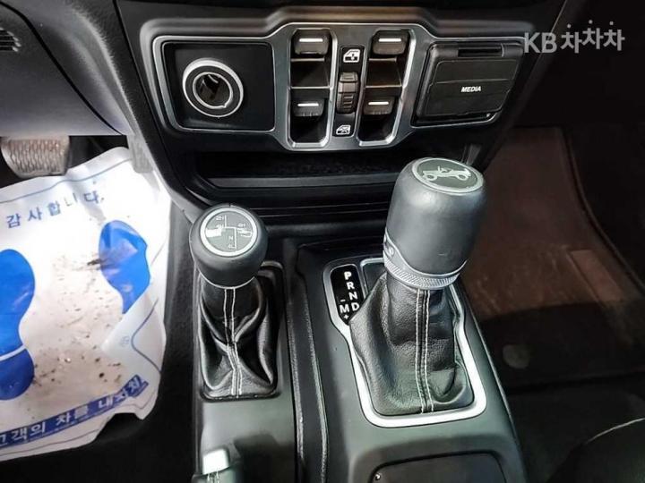 Jeep Wrangler JL 2.0 Overland 4 Duo Base Type 9