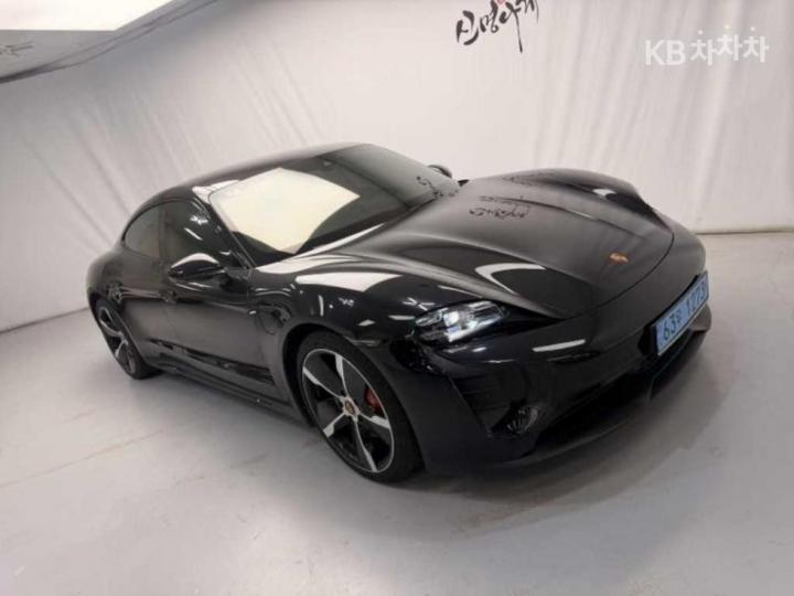 Porsche Taycan GTS 3