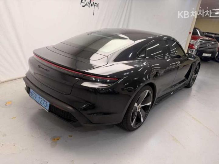 Porsche Taycan GTS 5