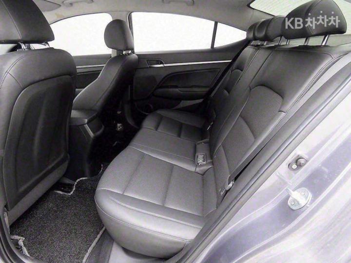 Hyundai Avante AD 1.6 GDi Value Plus 8