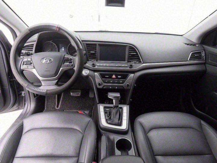 Hyundai Avante AD 1.6 GDi Value Plus 9