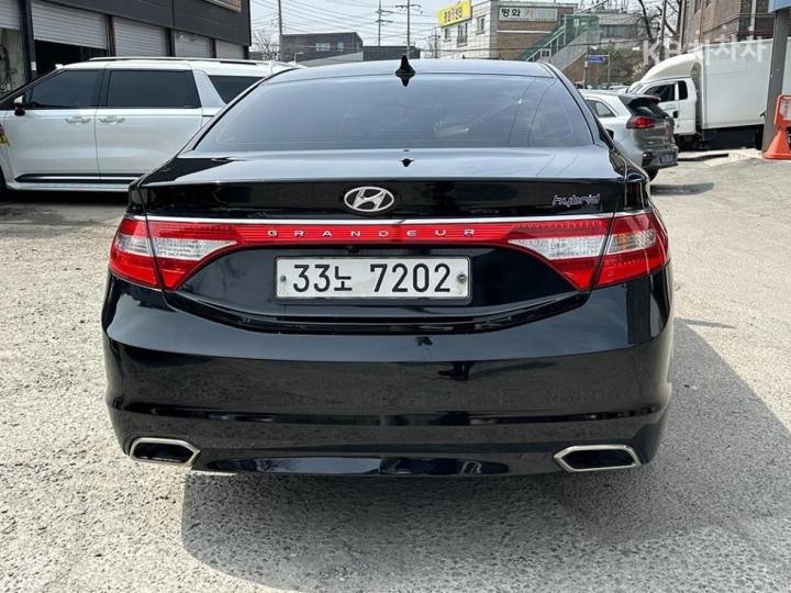 Hyundai Grandeur Hybrid Premium 5