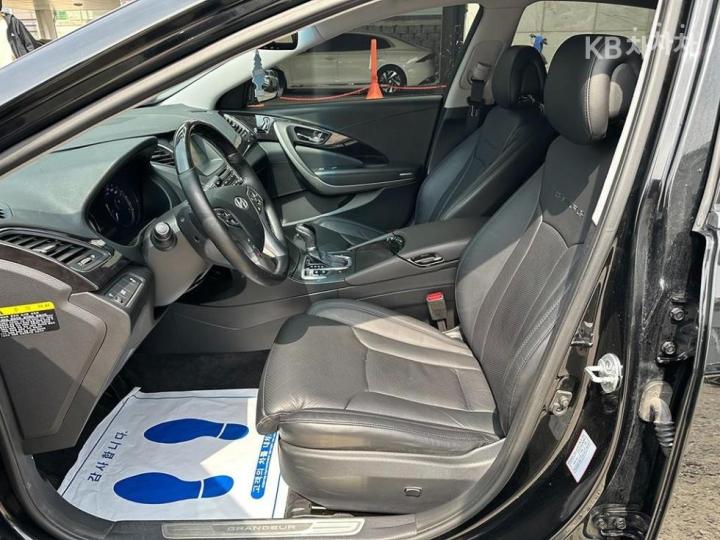 Hyundai Grandeur Hybrid Premium 6