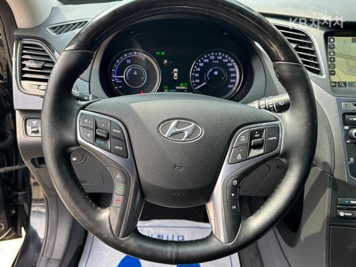 Hyundai Grandeur Hybrid Premium 8