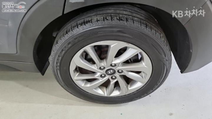 Hyundai Tucson Diesel e-VGT UⅡ 1.7 2WD Style 7