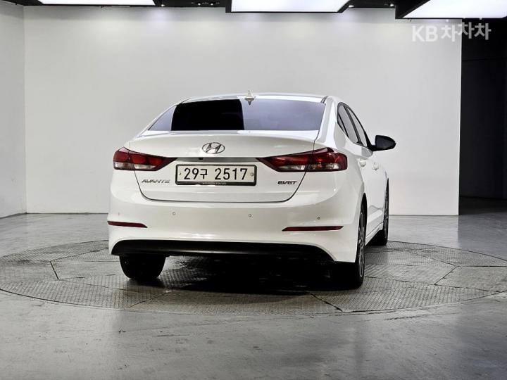 Hyundai Avante AD 1.6 e-VGT Smart 4