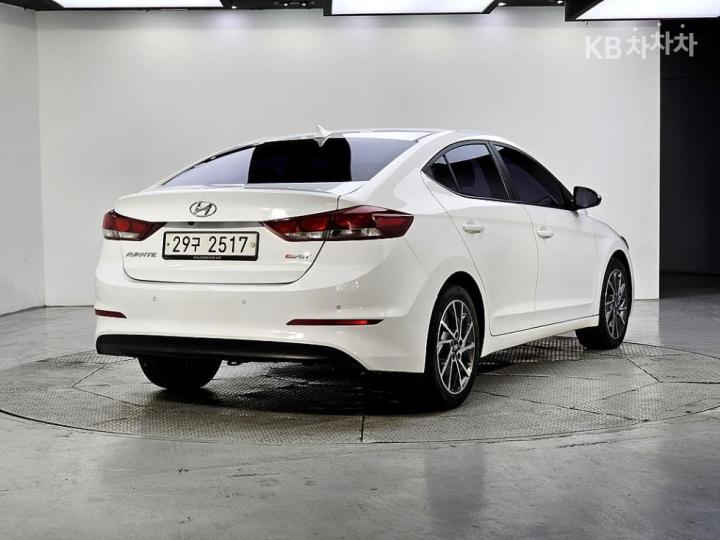 Hyundai Avante AD 1.6 e-VGT Smart 5