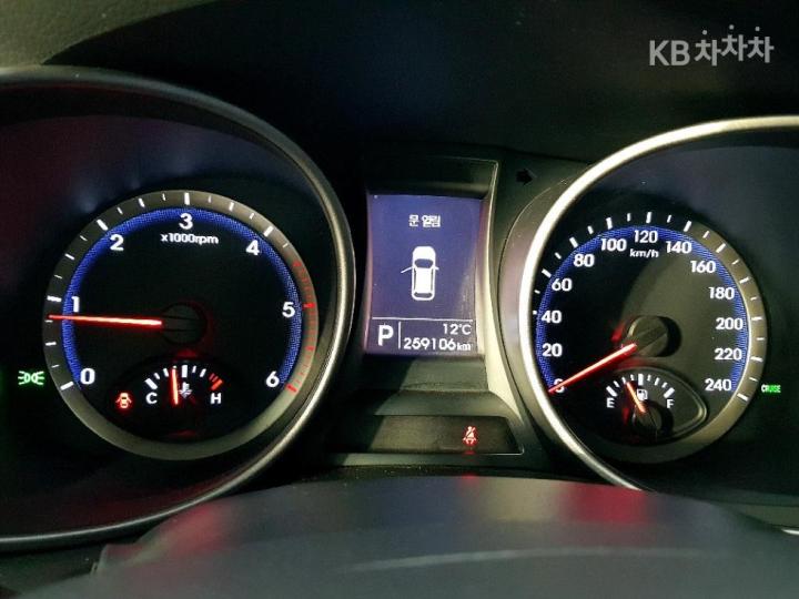 Hyundai Santa Fe DM R2.0 2WD PREMIUM Base Type 8