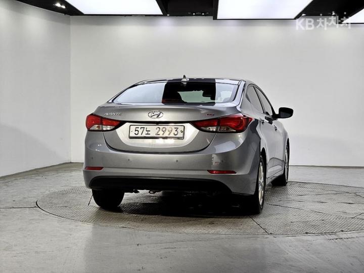 Hyundai Avante 1.6 GDi Smart Base Type 4