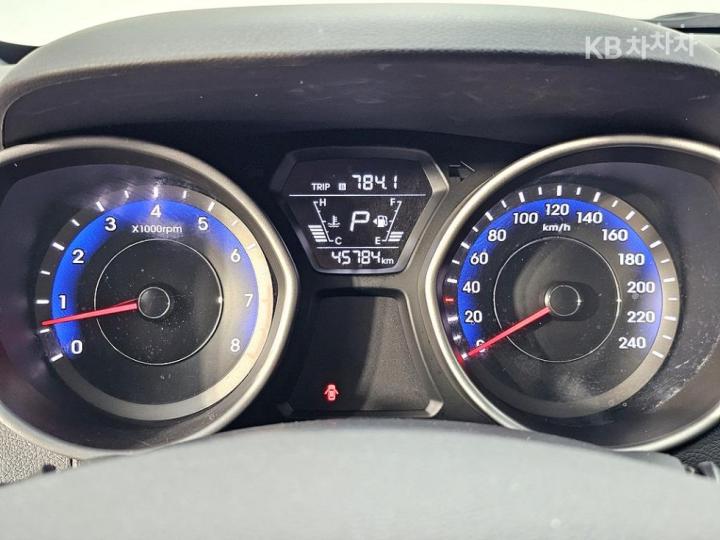 Hyundai Avante 1.6 GDi Smart Base Type 8