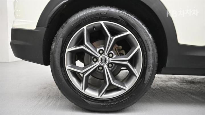 KG Mobility (Ssangyong) Korando Beautiful 1.6 Diesel 2WD Delight Plus 6