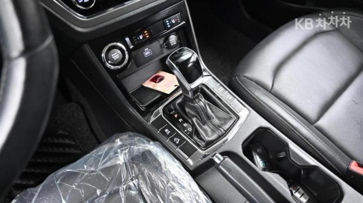 KG Mobility (Ssangyong) Korando Beautiful 1.6 Diesel 2WD Delight Plus 10