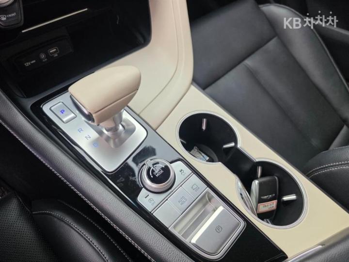 Genesis G70 2.0T AWD Advanced 10