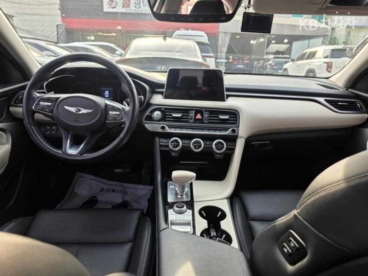 Genesis G70 2.0T AWD Advanced 5