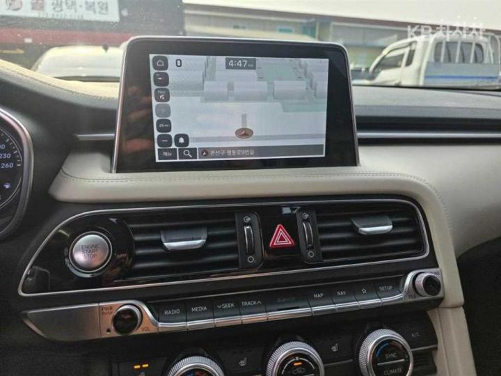 Genesis G70 2.0T AWD Advanced 8