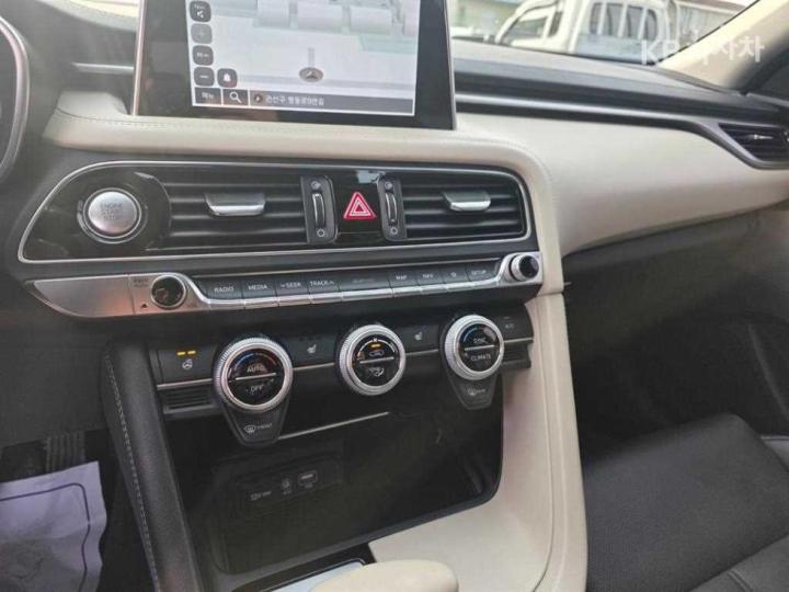 Genesis G70 2.0T AWD Advanced 9