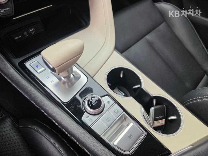 Genesis G70 2.0T AWD Advanced 10