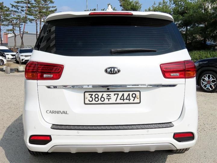 Kia Carnival 2.2 Diesel Prestige 5