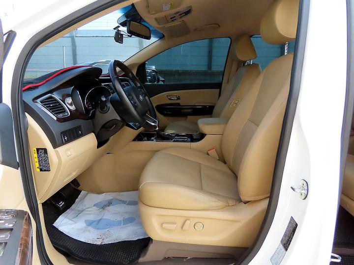 Kia Carnival 2.2 Diesel Prestige 6