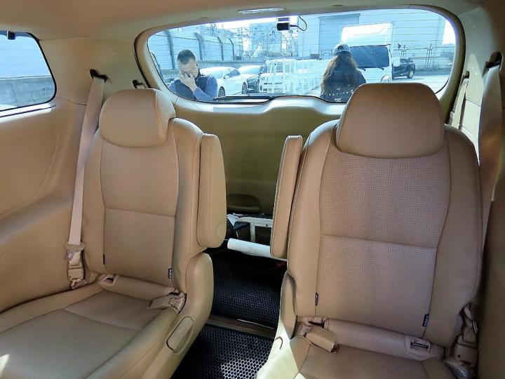 Kia Carnival 2.2 Diesel Prestige 8