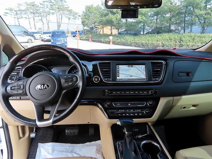 Kia Carnival 2.2 Diesel Prestige 9