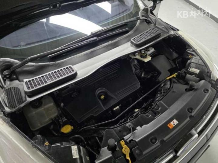 Ford Kuga 2.0 Trend 9