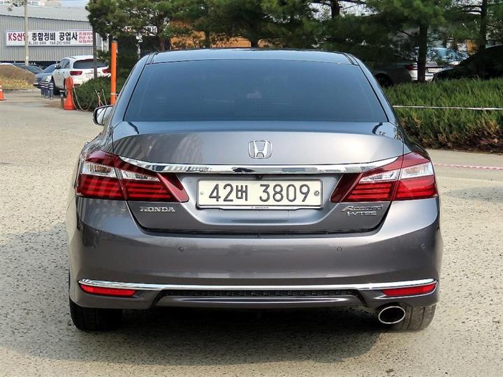 Honda Accord 2.4 Sedan EX-L CVT 5