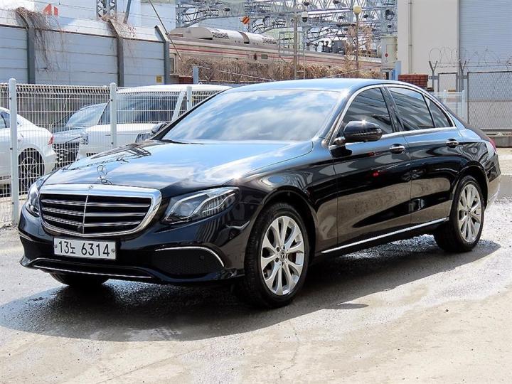 Mercedes-Benz E-Class W213 E300 4Matic Exclusive 3