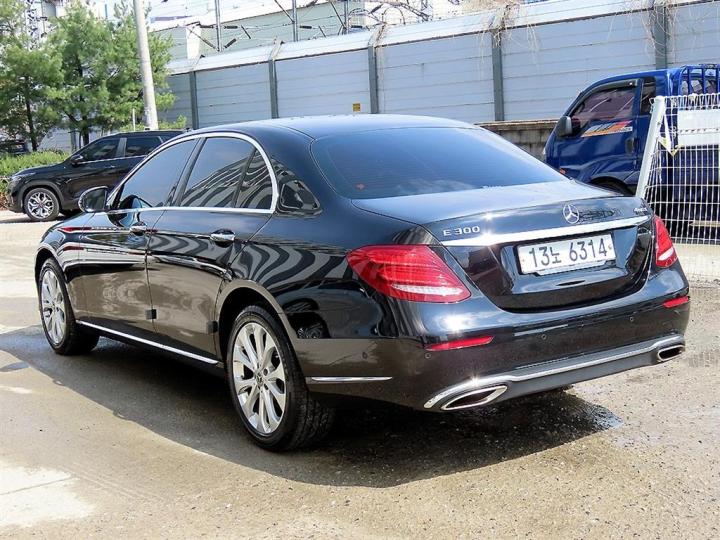 Mercedes-Benz E-Class W213 E300 4Matic Exclusive 4