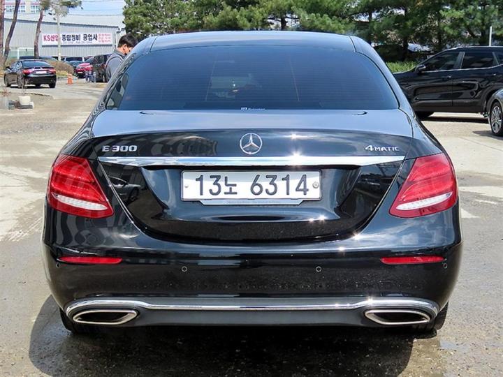 Mercedes-Benz E-Class W213 E300 4Matic Exclusive 5