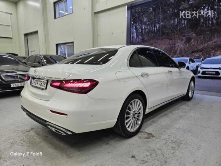 Mercedes-Benz E-Class W213 E250 Exclusive 3