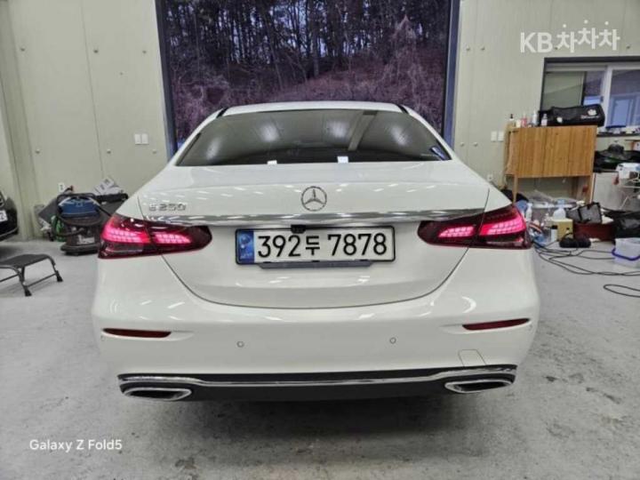 Mercedes-Benz E-Class W213 E250 Exclusive 5