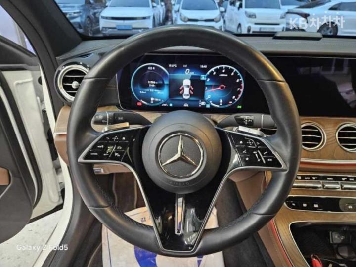 Mercedes-Benz E-Class W213 E250 Exclusive 9