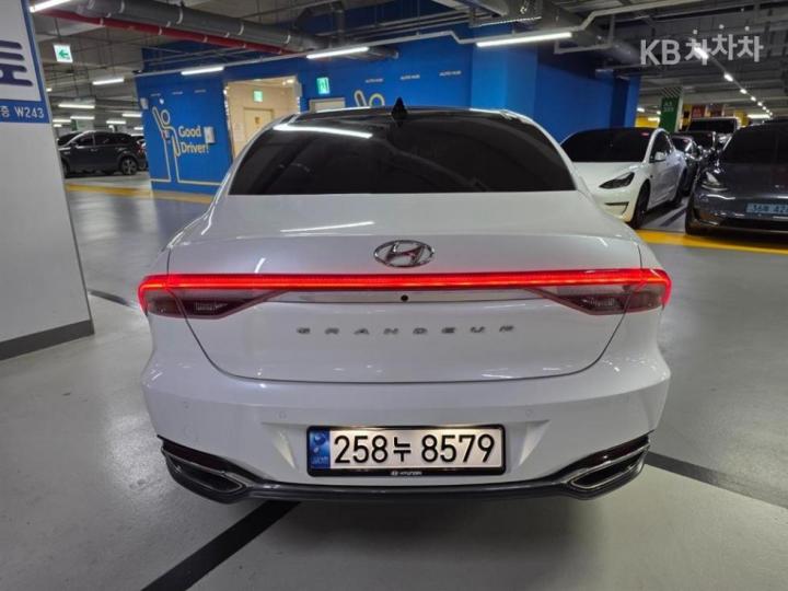 Hyundai Grandeur 2.5 Premium 4