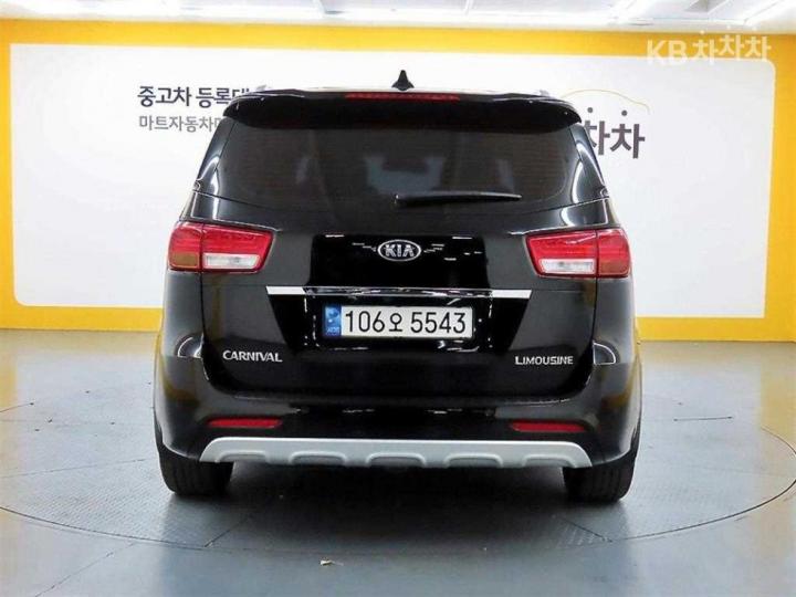 Kia Carnival 2.2 Diesel Limousine VIP 4