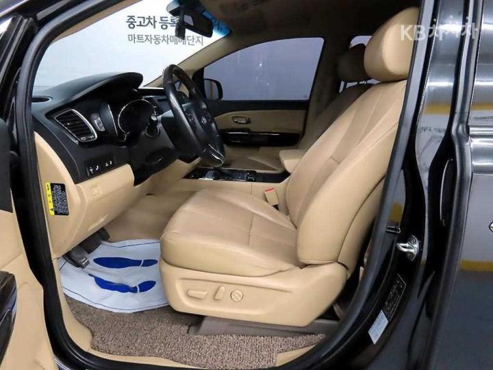 Kia Carnival 2.2 Diesel Limousine VIP 6