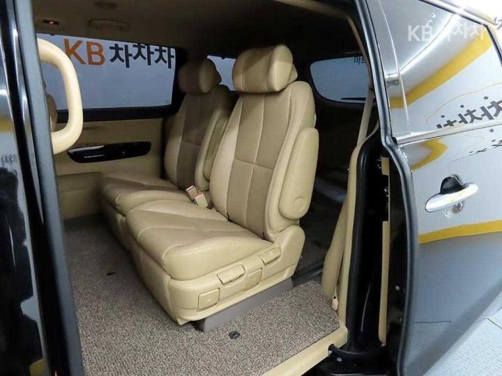 Kia Carnival 2.2 Diesel Limousine VIP 7
