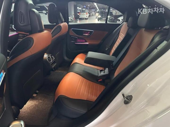 Mercedes-Benz C-Class W206 C300 4Matic AMG Line 7