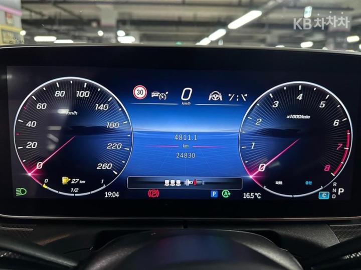 Mercedes-Benz C-Class W206 C300 4Matic AMG Line 9