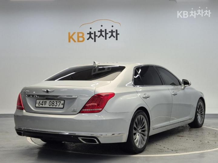 Genesis EQ900 5.0 GDI AWD Prestige 4