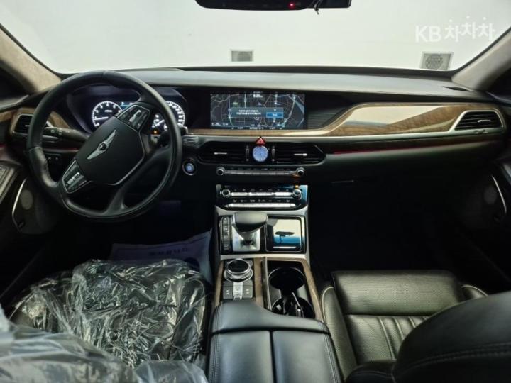 Genesis EQ900 5.0 GDI AWD Prestige 8