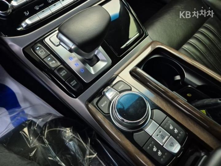 Genesis EQ900 5.0 GDI AWD Prestige 9