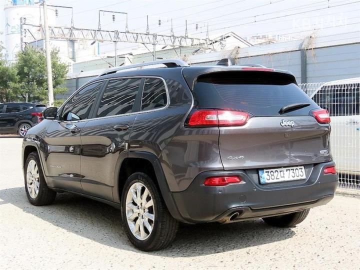 Jeep Cherokee 2.4 Longitude High 4