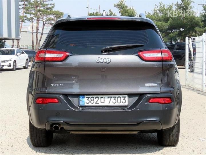 Jeep Cherokee 2.4 Longitude High 5