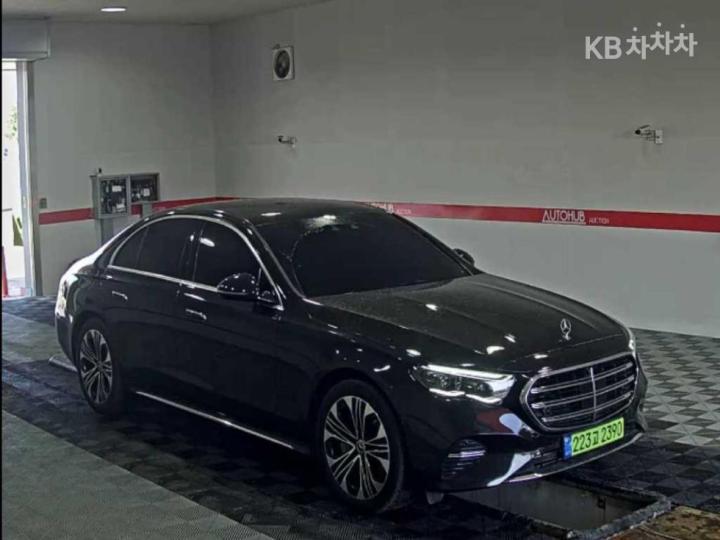 Mercedes-Benz E-Class W214 E350e 4Matic Exclusive 3