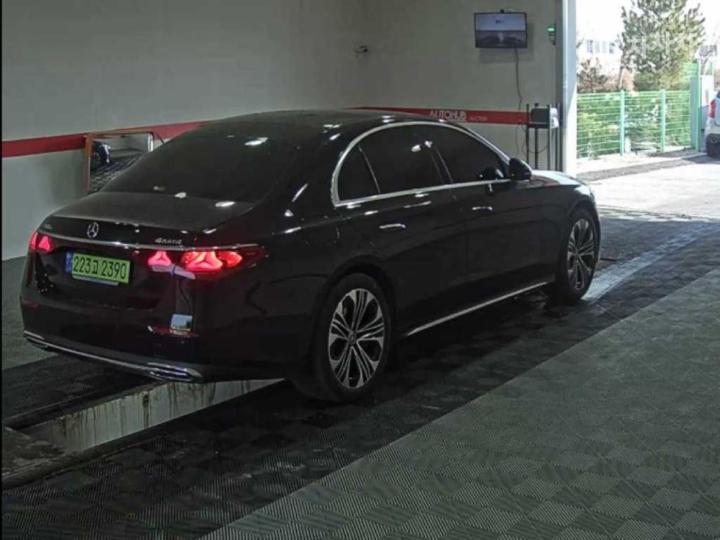 Mercedes-Benz E-Class W214 E350e 4Matic Exclusive 4