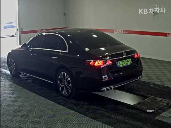 Mercedes-Benz E-Class W214 E350e 4Matic Exclusive 5