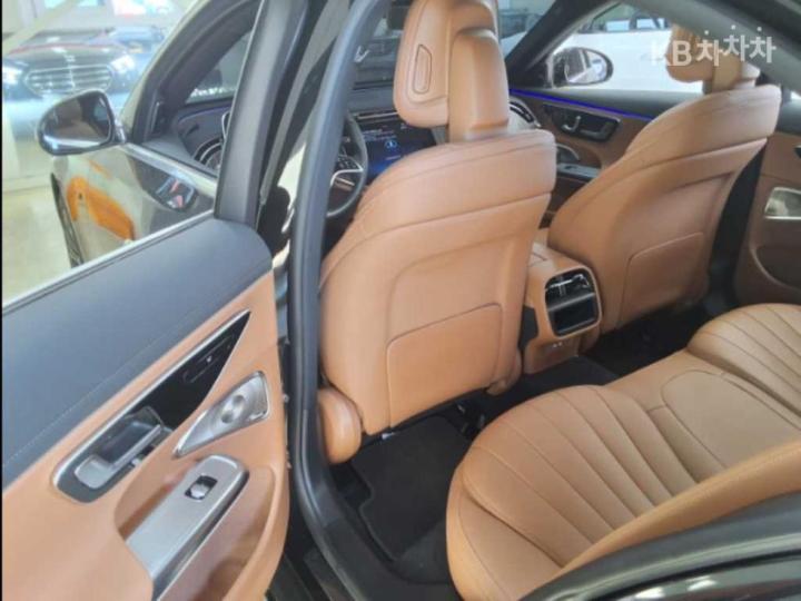 Mercedes-Benz E-Class W214 E350e 4Matic Exclusive 9