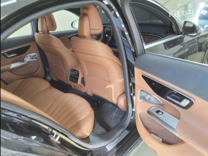 Mercedes-Benz E-Class W214 E350e 4Matic Exclusive 10