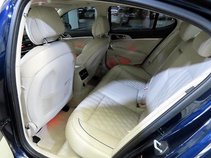 Genesis G70 SPORT 3.3T SPORT AWD Prestige 8